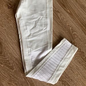 Alo Yoga Moto Leggings